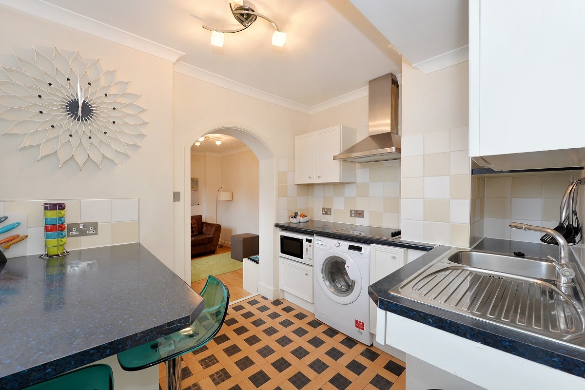 Lingua Holidays | standard apartment in central London