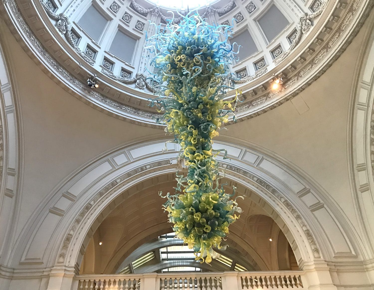 Dale Chihuly's V&A Rotunda Chandelier
