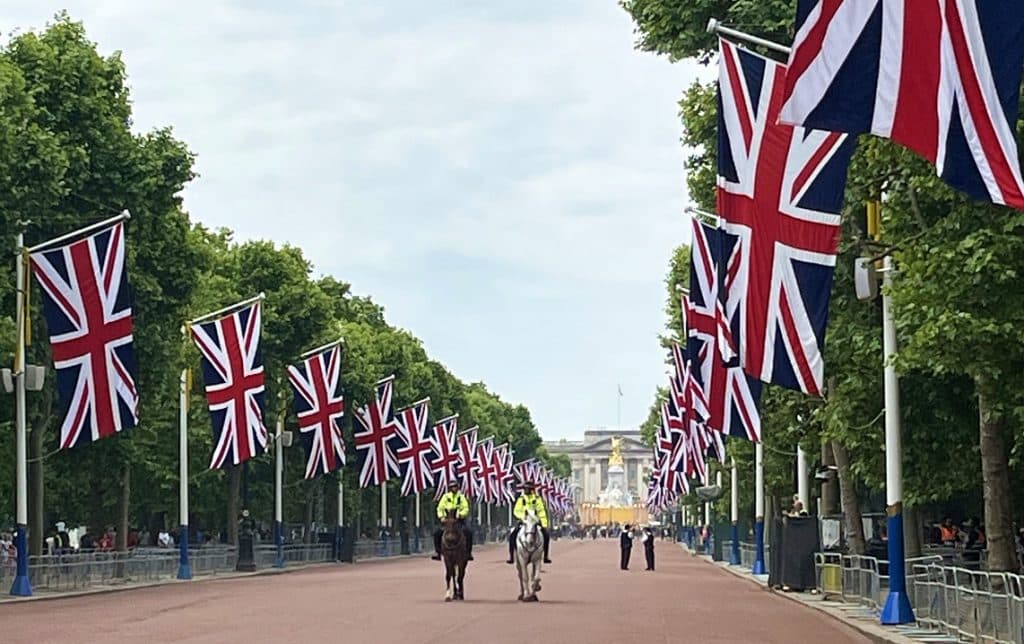 View of the Mall to Buckingham Palace